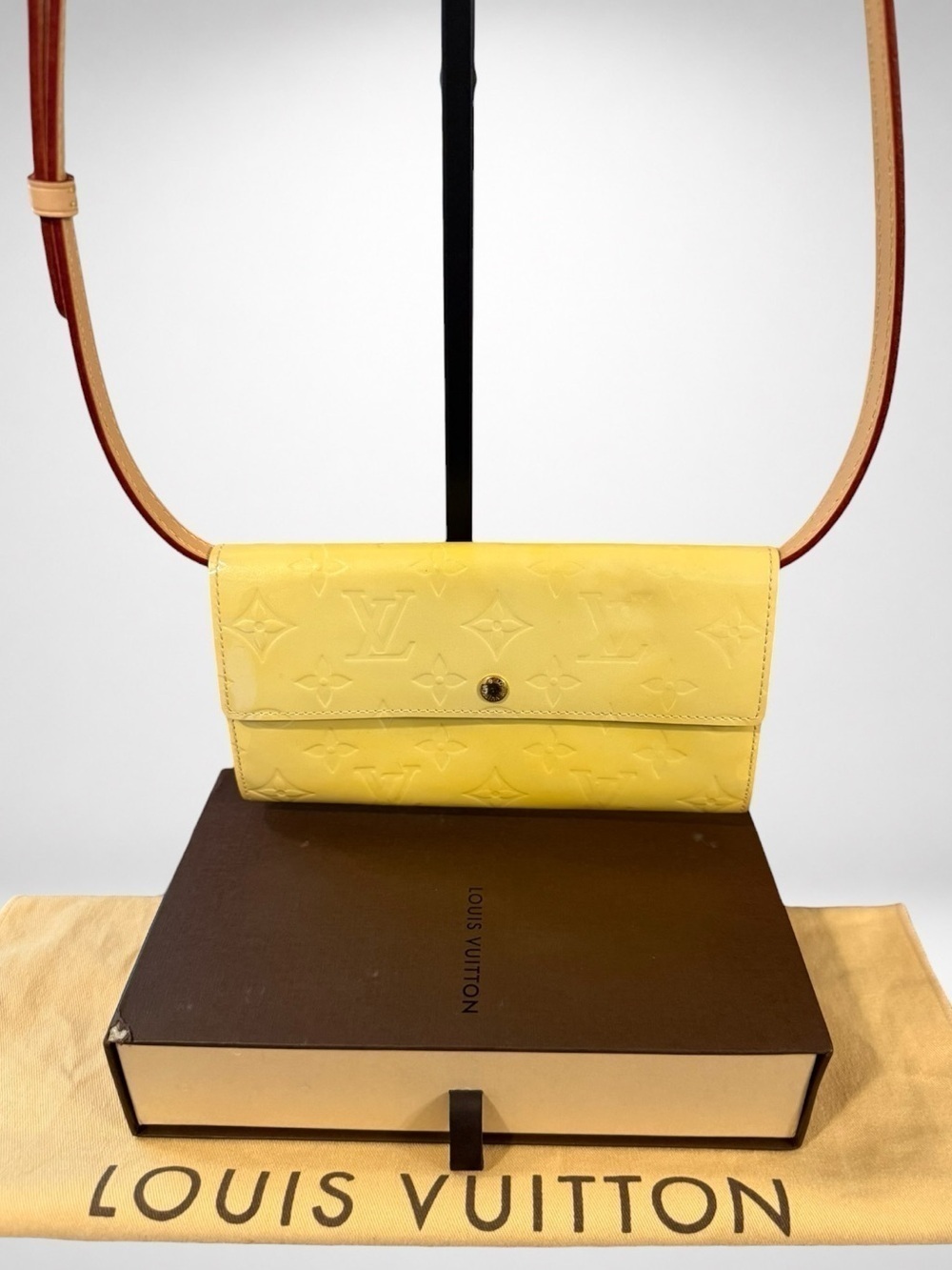 Louis Vuitton Authentic LV Monogram Vernis Sarah Wallet Yellow Crossbody